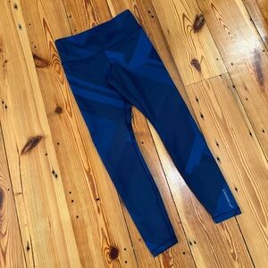 Brooks Formation Crop Mid Rise Leggings Navy Eclipse Jacquard Size XS Yoga